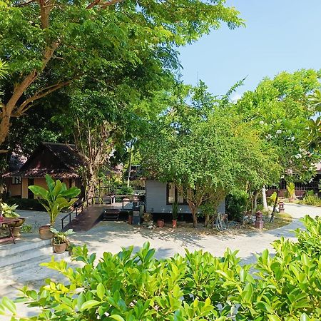 Inrawadee Resort Jomtien Beach Exterior photo