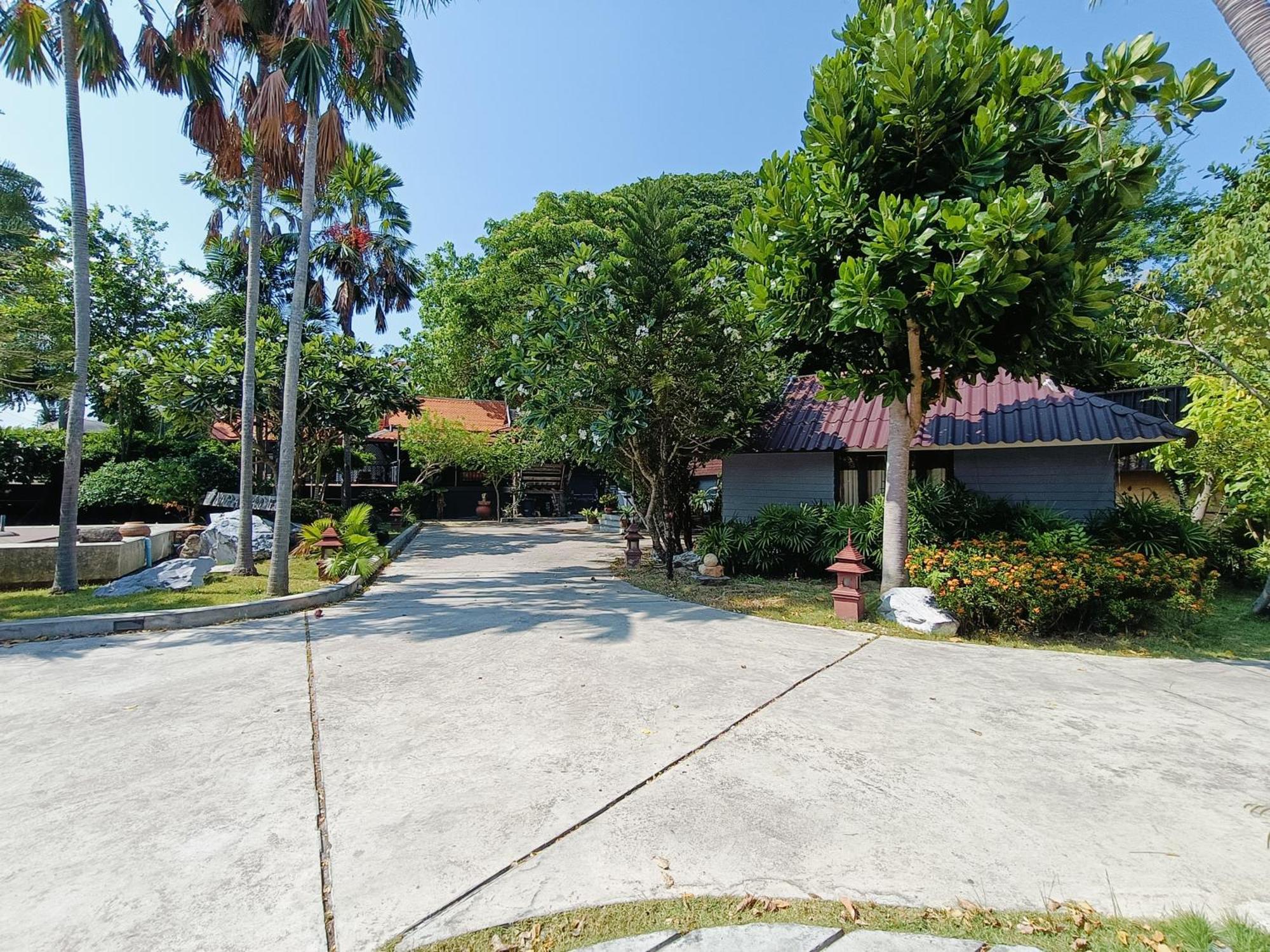 Inrawadee Resort Jomtien Beach Exterior photo