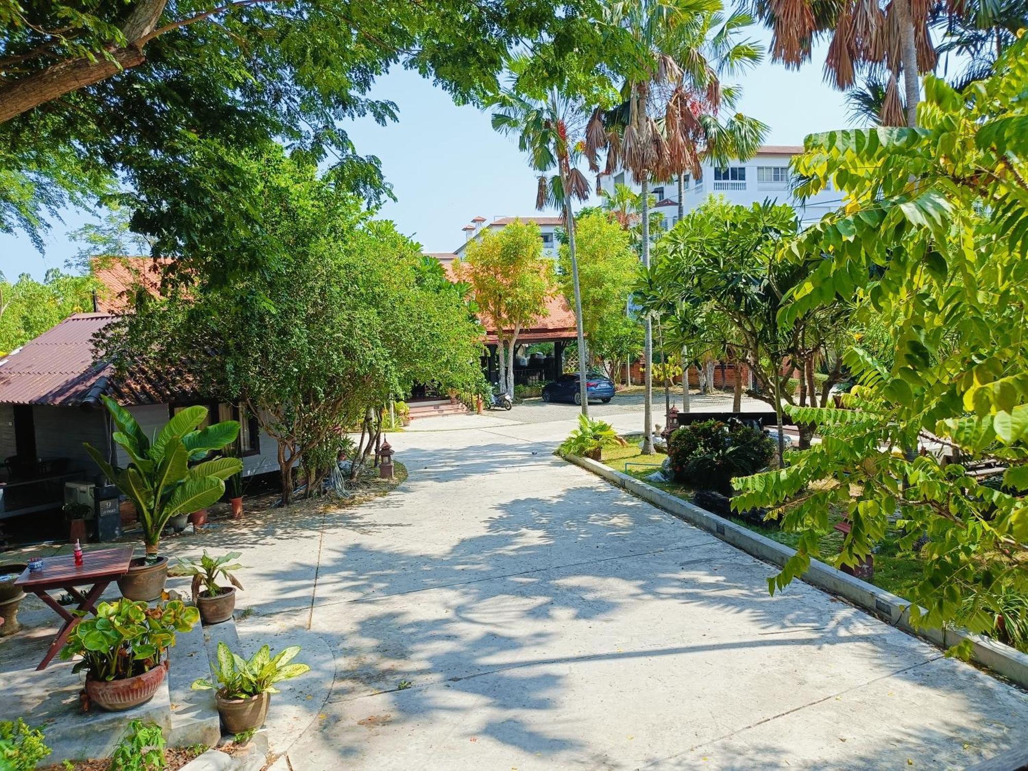 Inrawadee Resort Jomtien Beach Exterior photo