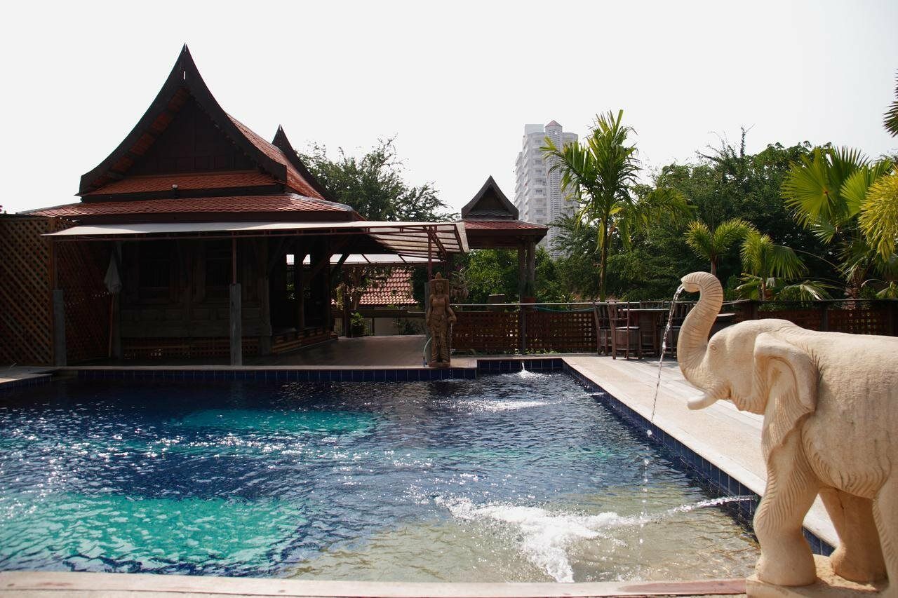 Inrawadee Resort Jomtien Beach Exterior photo